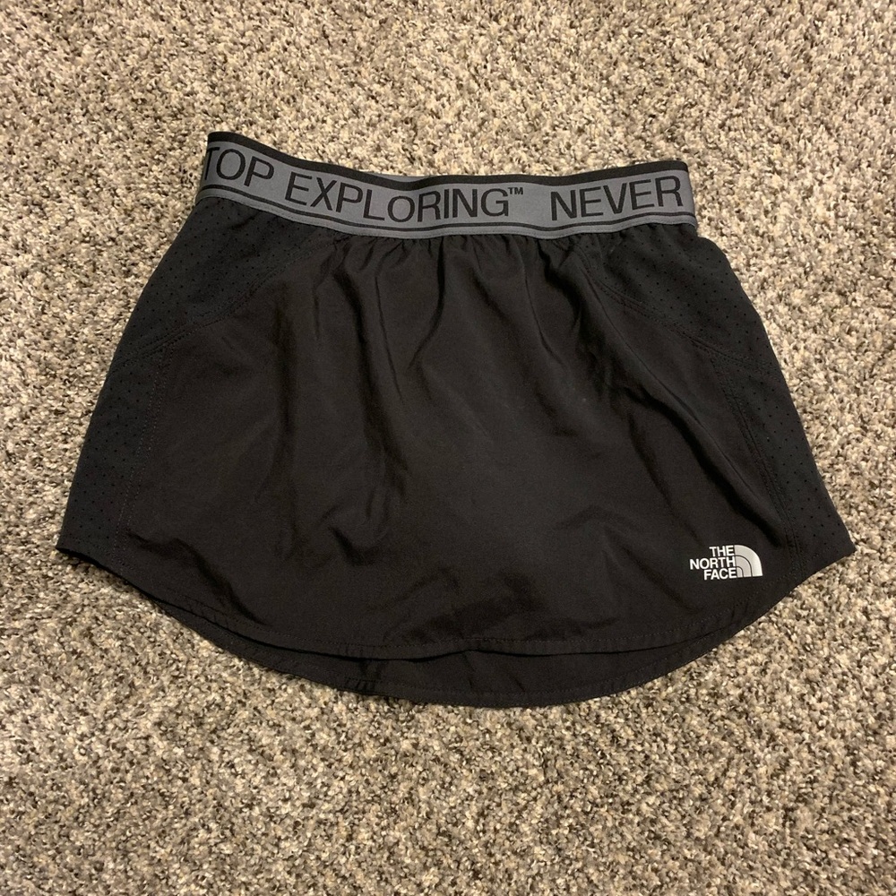 NORTH FACE SKORT!!